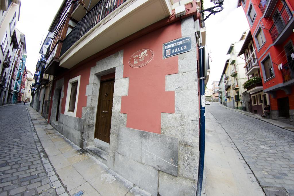 Andra Mari Apartamentu Turistikoak Бермео Номер фото